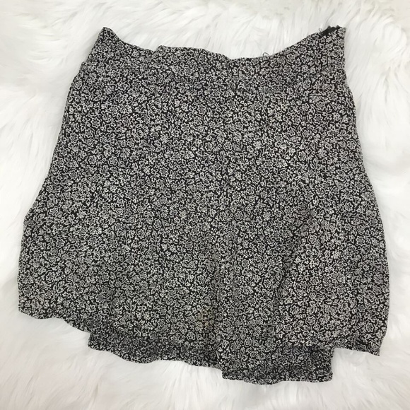 LISAKAI Sz M L Skirt Floral Black White 100% Rayon - Picture 2 of 5